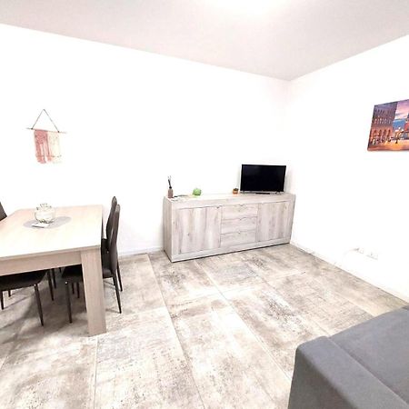 Sweet Mira Apartment ภายนอก รูปภาพ