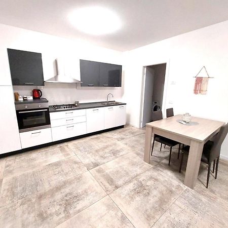 Sweet Mira Apartment ภายนอก รูปภาพ